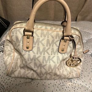 Micheal Kors Purse